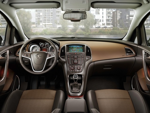 Салон Opel Astra Sedan 2013