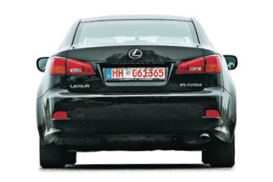 вид сзади Lexus IS