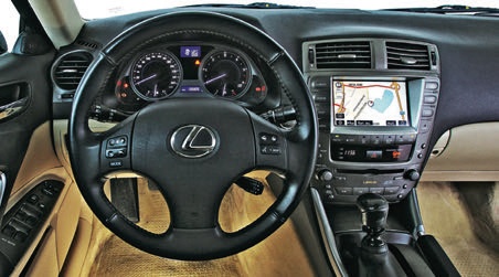 интерьер Lexus IS