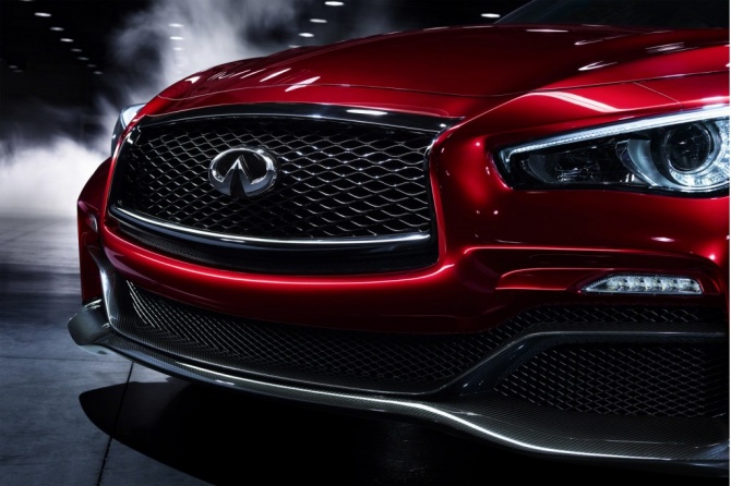 Перед автомобиля Infiniti Q50 Перед автомобиля Infiniti Q50
