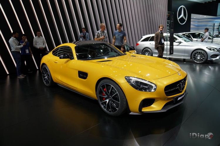 Вид сзади Mercedes-Benz AMG GT