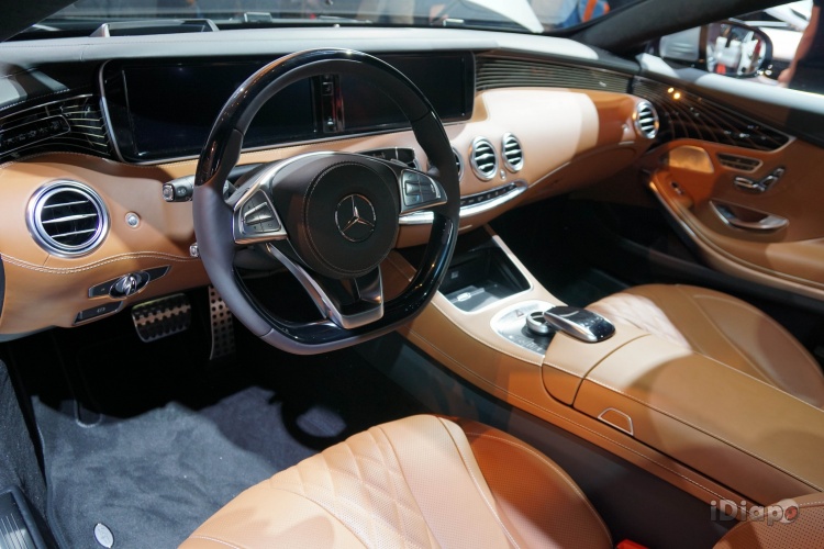 Салон Mercedes-Benz AMG GT