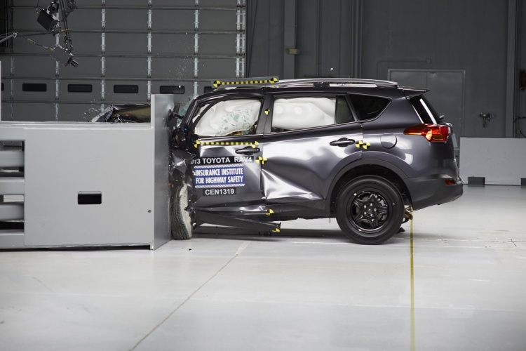 Toyota краш-тест Toyota краш-тест