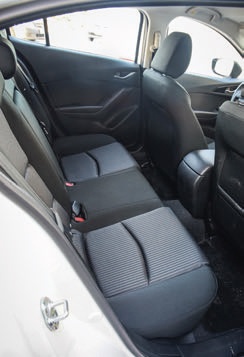 интерьер Mazda 3