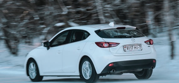 Mazda 3 High вид сзади