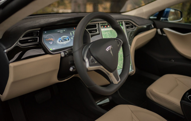 Руль Tesla S