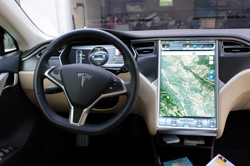 Tesla S Тачскрин