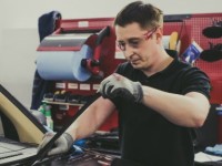 Самостоятельная замена лобового стекла автомобиля