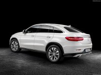 В сети появились официальные фото кроссовера Mercedes GLE Coupe