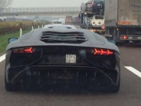 В сети появились шпионские снимки Lamborghini Aventador SV