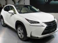 На парижском автосалоне Lexus представил кроссовер NX 300h