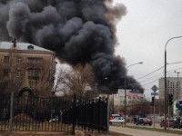 На севере Москвы приостановили движение из-за пожара на складе