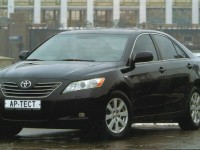 Тест и обзор Toyota Camry 2007 года. Достоинства и недостатки.