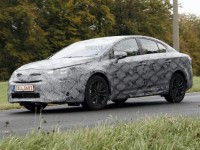 Фотошпионы «поймали» Toyota Avensis 2016 модельного года на трассе в Нюрбургринге