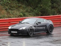 В сети появились шпионские снимки Aston Martin DB9