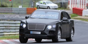 В сеть попали шпионские фотографии внедорожника Bentley 2016 модельного года