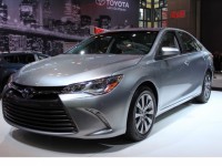 Toyota Camry 2015 модельного года получила новый дизайн и двигатель
