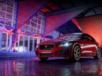 На автосалоне в Париже состоялась презентация Jaguar XE