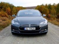 Электромобиль Tesla побил рекорды по продажам в Норвегии