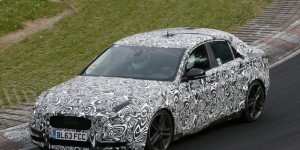 Новые шпионские снимки седана Jaguar XE