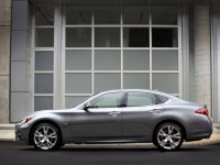 Infiniti Q70 покажут на Парижском автосалоне