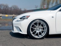 Lexus бьет рекорды продаж