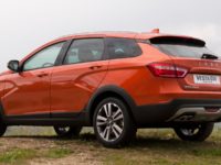 Цена Lada Vesta SW и внедорожника Cross для российских покупателей обнародована